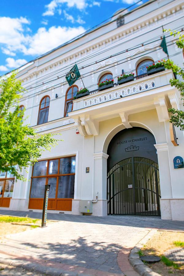 House Of Charles Hotel Carei Exterior foto